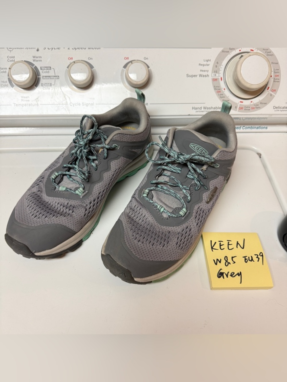 Keen Women's 8.5 Gray Sneakers with Teal Accents